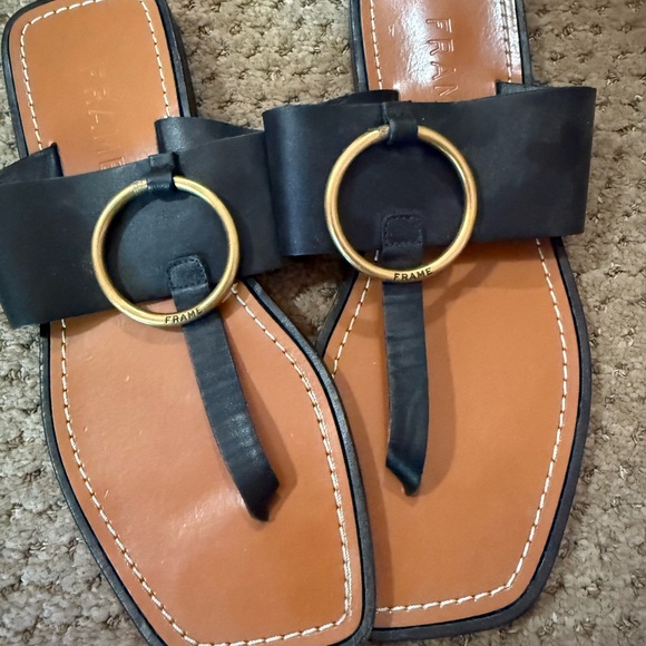 Frame Denim Black Leather Toe-Loop Sandals with Gold Ring - Picture 4 of 4